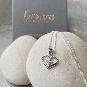 hf34233 - Halssmycke med hjärta och kors
