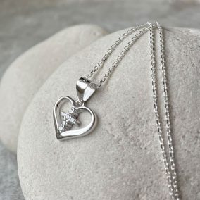 hf34233 - Halssmycke med hjärta och kors
